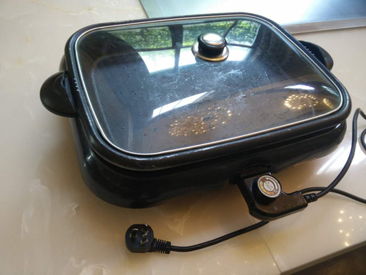 Il barbecue commerciale di colore nero del ghisa griglia il pesce che griglia la dimensione portatile trasparente della copertura di vetro